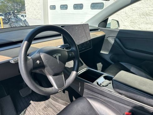 Used 2021 Tesla Model Y Long Range AWD/4WD image 9