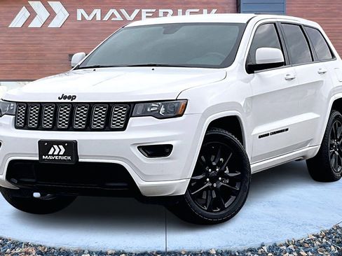 Used 2022 Jeep Grand Cherokee Laredo X image 3