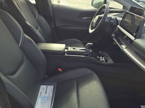 Used 2025 Toyota Prius XLE image 7