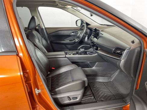 Used 2021 Nissan Rogue Platinum image 29