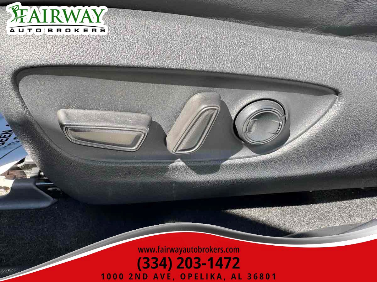 Used 2019 Toyota RAV4 Limited w/ Cold Weather Package FWD image 16