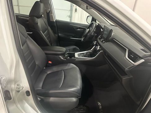 Used 2020 Toyota RAV4 XLE Premium image 23