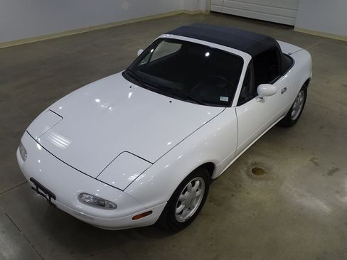 Used 1991 MAZDA MX-5 Miata RWD image 2