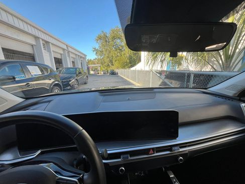 Used 2024 Kia Sorento S image 35