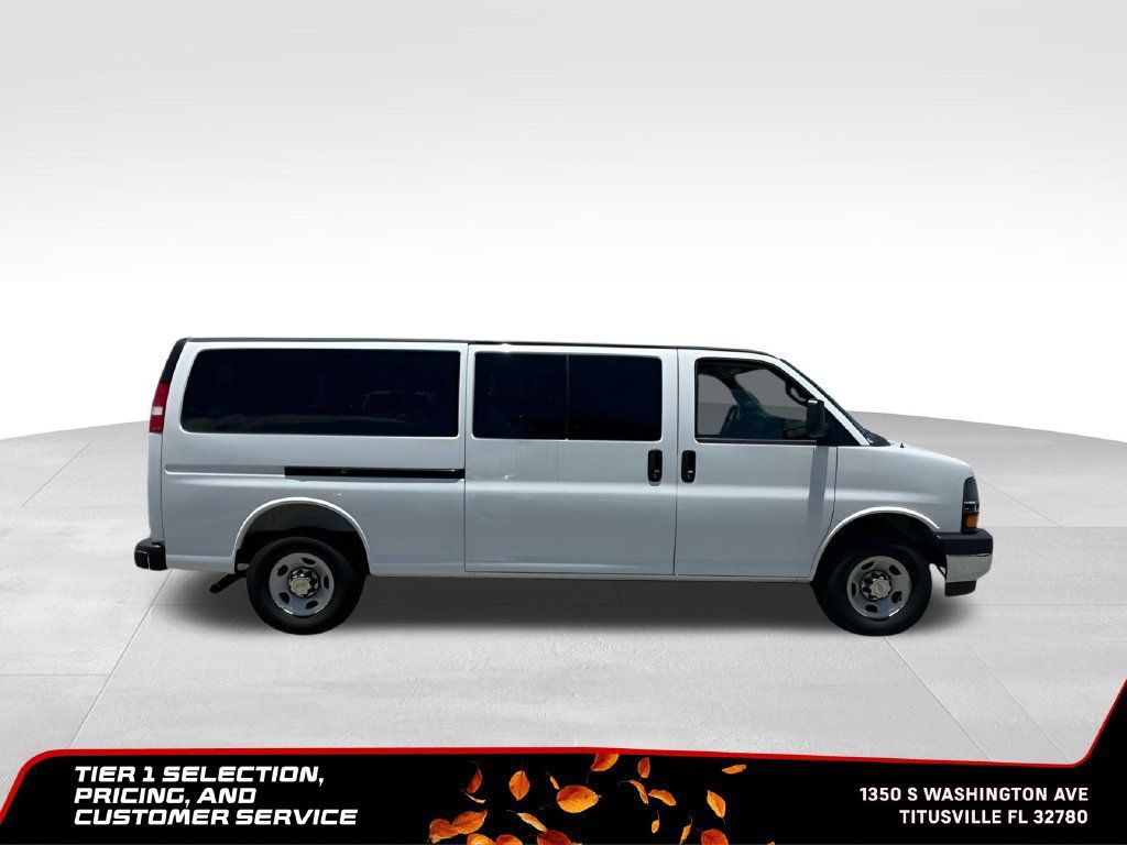 Used 2025 Chevrolet Express 3500 LT w/ LT Preferred Equipment Group RWD image 11