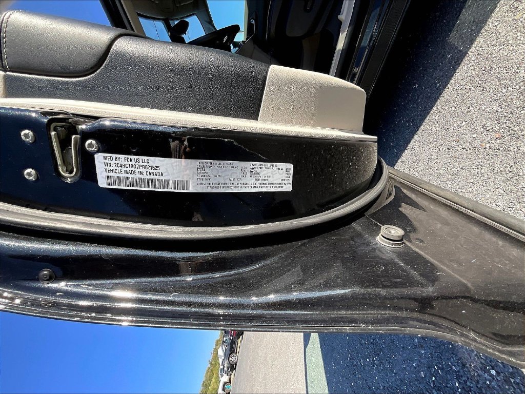 Used 2023 Chrysler Pacifica Touring-L FWD image 10