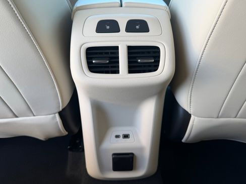 Used 2022 Buick Envision Avenir w/ Technology Package II image 18