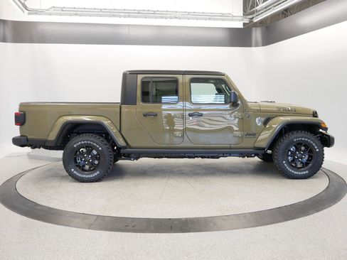 New 2025 Jeep Gladiator Willys image 9