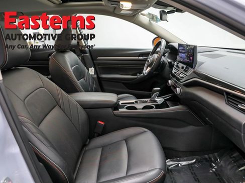 Used 2023 Nissan Altima 2.5 SR w/ SR Premium Package image 23