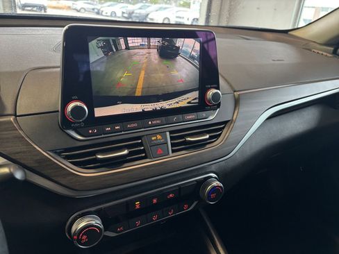 Used 2025 Nissan Altima 2.5 SV image 25