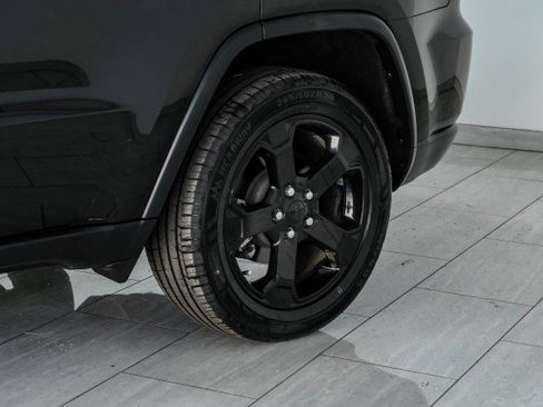 Used 2020 Jeep Grand Cherokee Laredo image 57