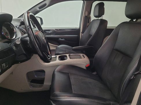 Used 2019 Dodge Grand Caravan SXT FWD image 17