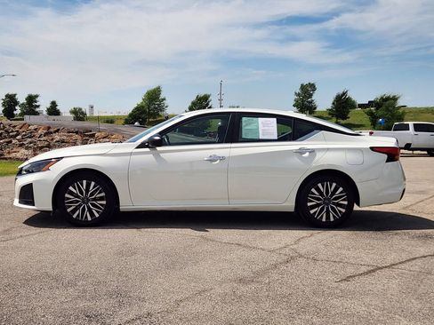 Used 2025 Nissan Altima 2.5 SV FWD image 4