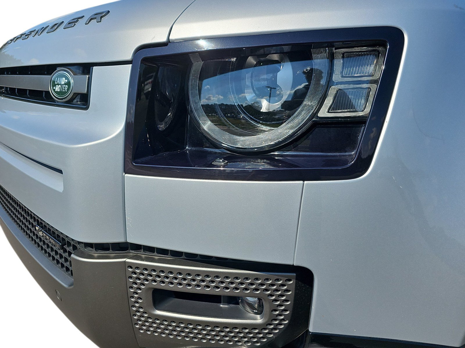 Used 2023 Land Rover Defender 90 X-Dynamic SE AWD/4WD image 28