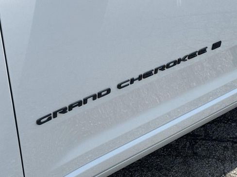 Used 2023 Jeep Grand Cherokee L Summit w/ Advanced Protech Group IV AWD/4WD image 11