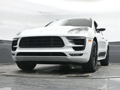 Used 2018 Porsche Macan GTS w/ Premium Package Plus AWD/4WD image 45