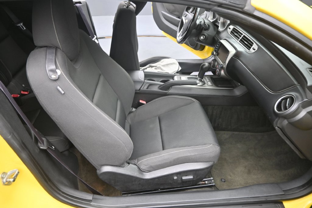 Used 2015 Chevrolet Camaro LT RWD image 17