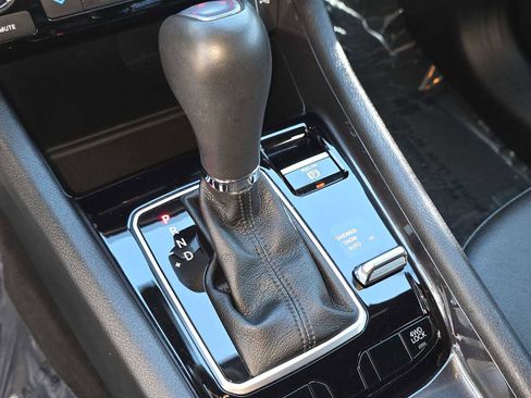 Used 2024 Jeep Compass Latitude image 20