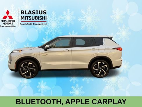 Used 2024 Mitsubishi Outlander 4WD Plug-In Hybrid image 4