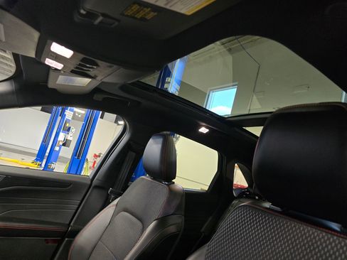 New 2025 Ford Escape ST-Line w/ Tech Pack #1 image 39