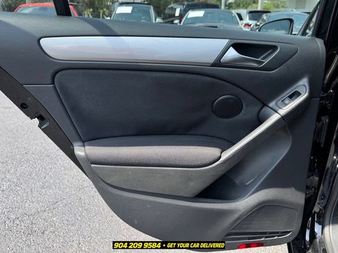 Used 2013 Volkswagen Golf 4-Door FWD image 16
