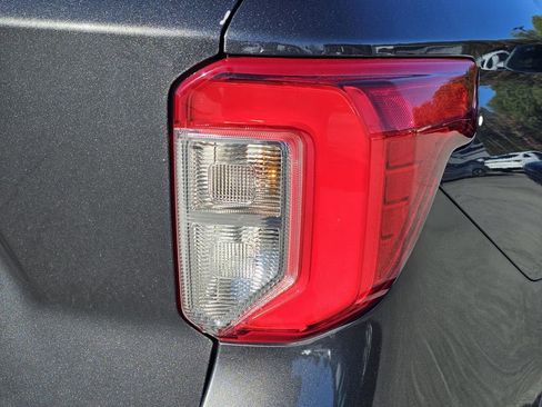 Used 2020 Ford Explorer Limited w/ Class III Trailer Tow Package image 8