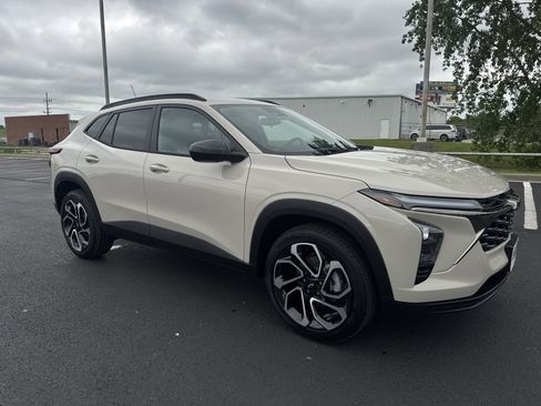 New 2026 Chevrolet Trax RS FWD image 4