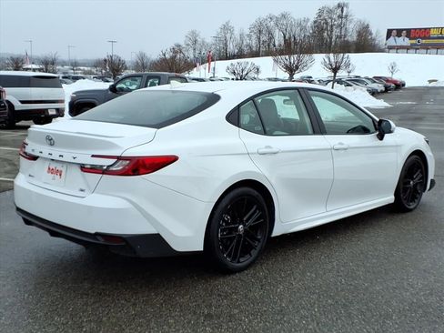 Certified 2025 Toyota Camry SE image 4