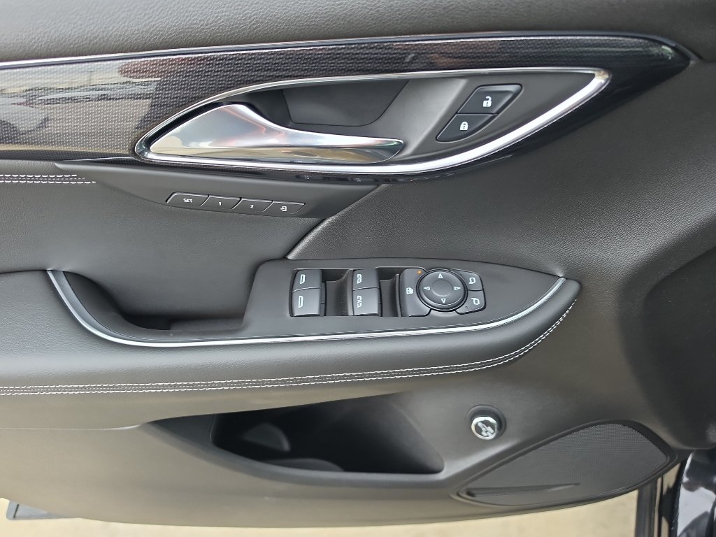 Used 2023 Buick Envision Essence FWD image 12