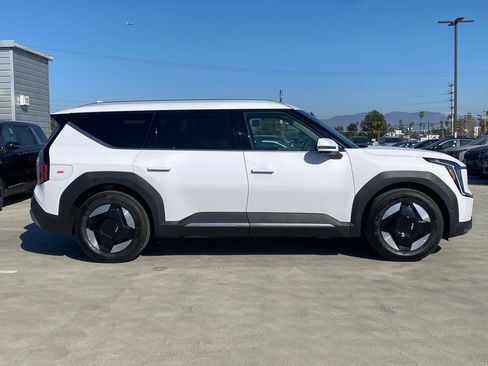 New 2026 Kia EV9 Wind AWD/4WD image 2
