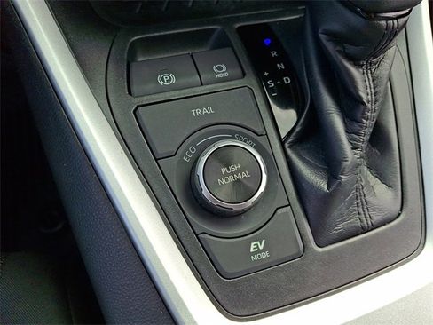 Certified 2020 Toyota RAV4 LE image 23