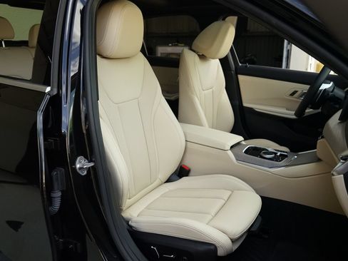 Used 2025 BMW 330i Sedan RWD image 4