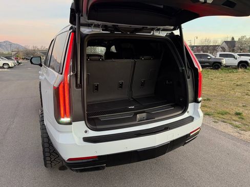 Used 2026 Cadillac Escalade Platinum Sport w/ LPO, ONYX Package image 13