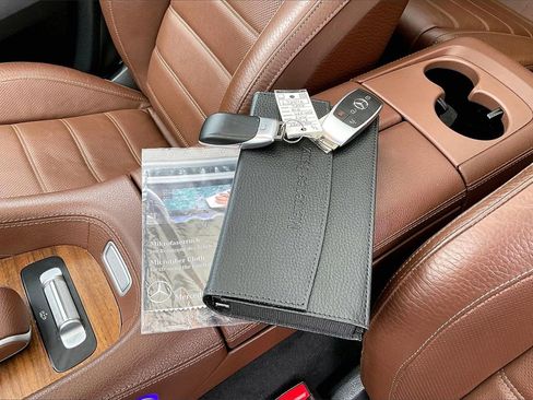 Used 2024 Mercedes-Benz GLS 450 4MATIC image 36