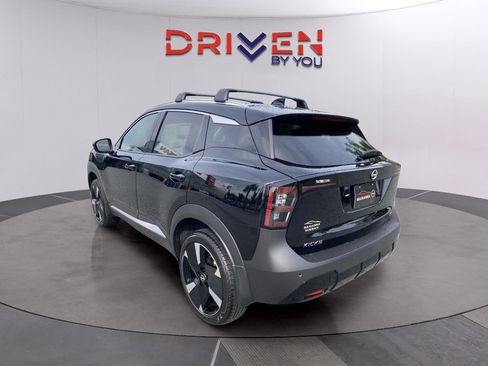 New 2025 Nissan Kicks SR image 3