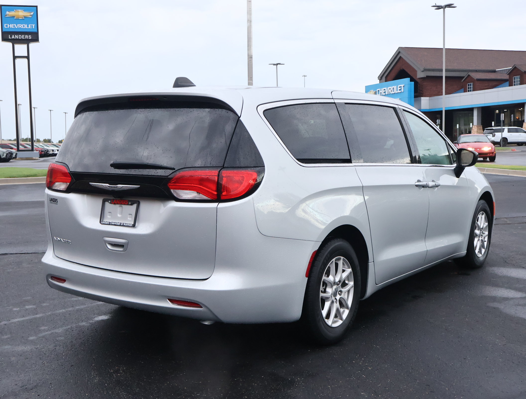 Used 2024 Chrysler Voyager LX FWD image 33