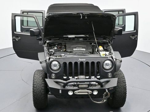 Used 2017 Jeep Wrangler Unlimited Rubicon w/ Connectivity Group AWD/4WD image 38