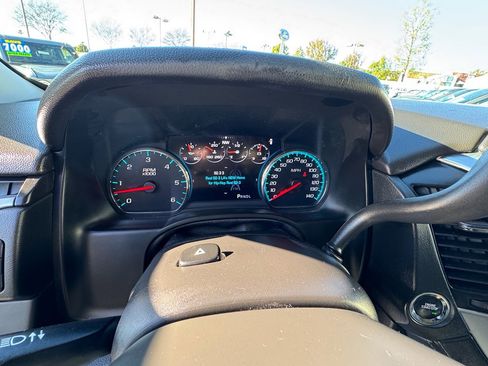 Used 2017 Chevrolet Suburban LT w/ Luxury Package image 17