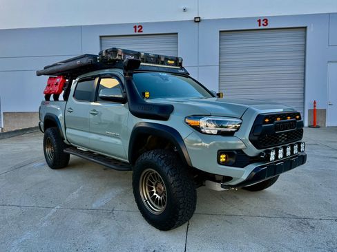 Used 2023 Toyota Tacoma TRD Off-Road image 8