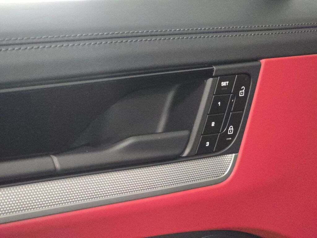 Certified 2026 Porsche Cayenne Coupe AWD/4WD image 36