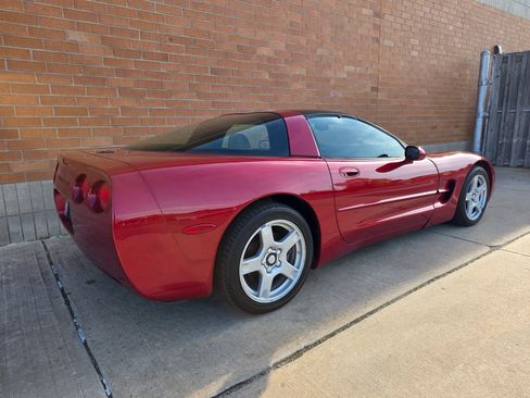 Used 1999 Chevrolet Corvette Coupe w/ Memory Pkg RWD image 5