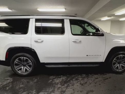 Used 2024 Jeep Wagoneer 4WD w/ Premium Group I image 9