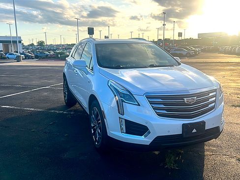 Used 2018 Cadillac XT5 Premium Luxury FWD image 3