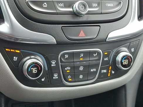 Used 2020 Chevrolet Equinox Premier AWD/4WD image 16