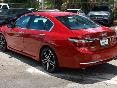 Used 2017 Honda Accord Sport image 8