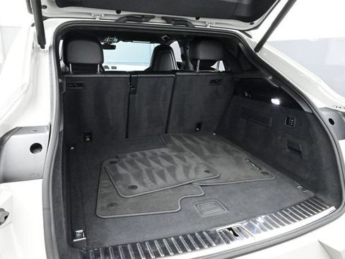 Certified 2021 Porsche Cayenne Turbo S w/ Lightweight Sport Package AWD/4WD image 16