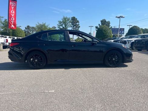 Used 2025 Toyota Camry SE image 2