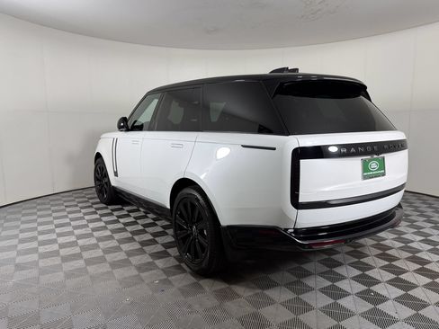 Used 2025 Land Rover Range Rover SE AWD/4WD image 3