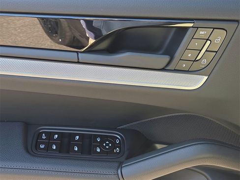 New 2026 Porsche Cayenne E-Hybrid image 7