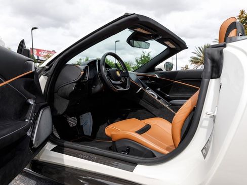 Used 2024 Ferrari Roma Spider RWD image 28